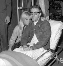 에클란드와 남편 피터 셀러스(1964년)