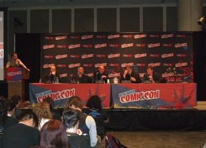 2012년 뉴욕 코믹 콘 레전더리 코믹스 패널. 왼쪽부터 밥 슈렉, 맷 와그너, 기예르모 델 토로, 트래비스 비첨, 모리슨