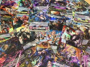 파이어 엠블렘 사이퍼 카드 뭉치, 대부분 '파이어 엠블렘 if'의 등장인물들을 묘사하고 있다.