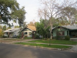 캘리포니아주 패서디나시에 위치한 방갈로 헤븐 지역은 에드 크레인의 집 외부 장면을 촬영하는 데 사용되었다.