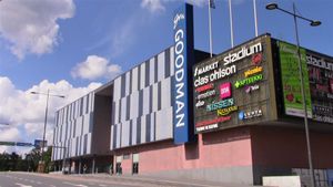 굿맨] 쇼핑 센터는 가수 어윈 굿맨의 이름을 따서 명명되었다.