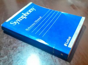 1984년에 출판된 로터스 심포니(DOS) 레퍼런스 매뉴얼 책