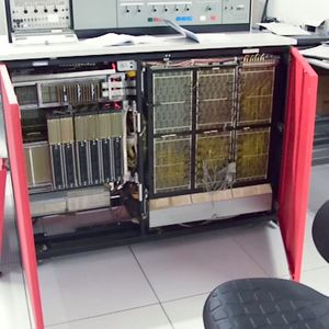 시스템/360의 CPU. 상자 전체가 CPU