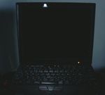 액정 베젤 상부 중앙 부근에 설치되어 있는 씽크라이트 점등 시의 이미지