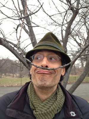  2014년 시리즈 제작자 존 R. 딜워스.