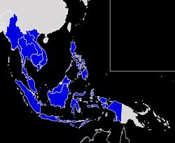 2018년 동남아시아 축구 연맹 선수권 대회 본선 진출국 (파란색), 예선 탈락국 (노란색), 불참국 (검은색), 아세안 축구 연맹 비회원국 (회색)