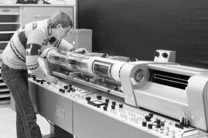 드럼 스캐너(헬 크로마그래프 DC 300) 작동 모습