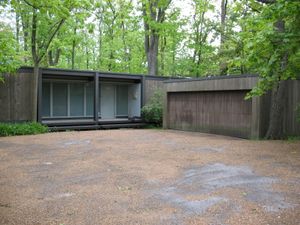 일리노이주 하이랜드 파크에 있는 벤 로즈 하우스는 캐머런 프라이의 집 촬영 장소로 사용되었다.