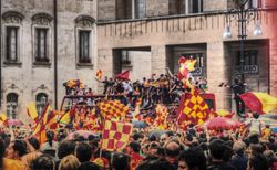 2010년 5월, 세리에 A로의 8번째 승격을 축하하는 팬들