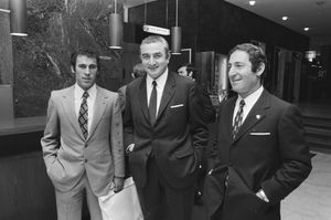 무뇨스(가운데)는 아만시오 아마로(왼쪽) 및 프란시스코 헨토와 함께, 1971년