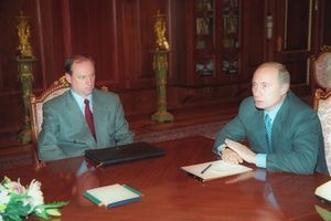 2000년 8월 9일 니콜라이 파트루셰프 FSB 국장과 만나는 푸틴 대통령