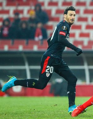 아리츠 아두리스는 172골로 클럽 역사상 최고 득점자 중 한 명이 되었다.