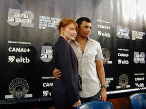 브라이스 댈러스 하워드와 M. 나이트 샤말란이 2004년 9월에 열린 영화제의 52회 행사에 참석했다.