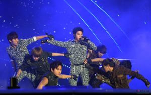 2013년 K팝 월드 페스티벌에서 공연하는 인피니트