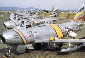 1953년 미공군 8 전투폭격 비행전대 소속의 F-86 세이버