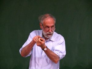 2012년 빌뇌브 다스크에서 열린 컨퍼런스에 참석한 알랭 콩