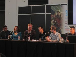 라이언 노스(Ryan North) (왼쪽에서 세 번째)와 2015년의 다른 어드벤처 타임 코믹스 제작진들