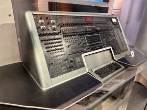 UNIVAC I 오퍼레이터 콘솔의 근접 촬영