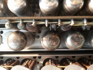  1956년 제조 UNIVAC I의 7AK7 진공관