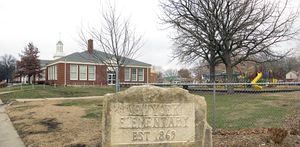 로렌스에 위치한 뉴욕 스트리트 초등학교