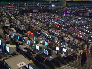 어셈블리 2004 – 데모파티와 LAN 파티의 결합