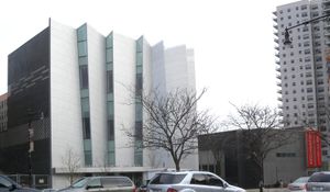 2006년 "아코디언" 디자인 증축.