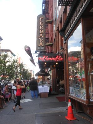 1892년에 문을 연 페라라 카페(Ferrara Cafe)