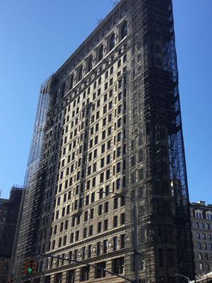 2023년 2월 개조 공사 중인 플랫아이언 빌딩