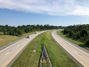 미들타운 동쪽 가장자리의 북쪽으로 향하는 DE 1