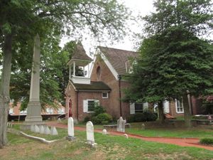 도버의 크라이스트 교회 입구와 종탑