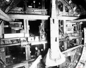 1922년 11월 25일, 홀랜드 터널 건설 현장