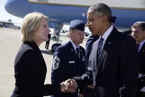 2015년 맥러플린 공군기지에서 버락 오바마 대통령과 함께 있는 캐피토