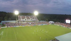 캐롤라이나 레일호크스(현 노스캐롤라이나 FC)와 웨스트햄 유나이티드의 경기 중 웨이크메드 사커 파크