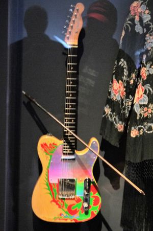 페이지의 드래곤 텔레캐스터(바이올린 활 사용)