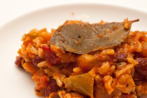 토마토를 넣어 촉촉하게 만든 잠발라야