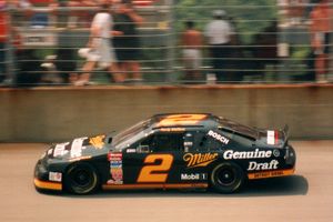 1994년 NASCAR 버전의 러스티 월러스가 미시간 인터내셔널 스피드웨이에서 운전한 선더버드