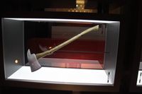 영화에 등장하는 도끼 모형. 날 반대편에 곡괭이가 달린 "소방용 도끼"라고 불리는 형태이다