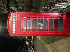 옥스퍼드 시청 앞의 전화 부스