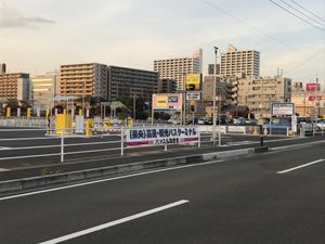 바슬 에비나(우측이 에비나역 방면)