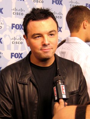 맥팔레인이 2008년 9월 8일 할리우드에서 열린 폭스 가을 에코-카지노 파티에서 인터뷰를 하고 있다.