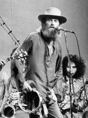 1971년 비치 보이스와 함께 센트럴 파크에서 공연하는 러브