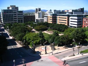 생트루의 정원, 로어 타운