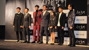 김용화 감독(왼쪽)과 영화 출연진.