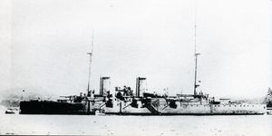 2}}는 암스트롱 하우스 조선소에서 칠레 해군을 위해 건조되었으며, 세계 최초의 방호순양함이었다.