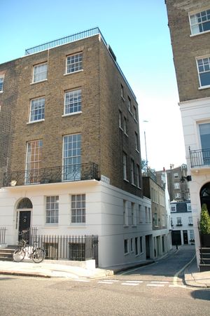 엡스타인이 살다가 나중에 사망한 런던 채플 스트리트 24번지