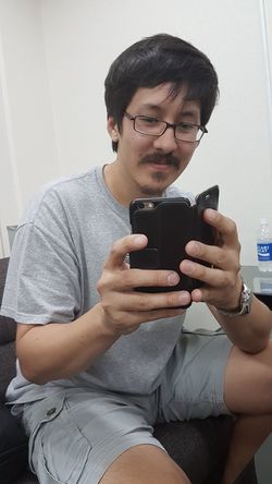 론 왓킨스는 2016년부터 2020년 11월까지 8chan의 관리자를 맡았다.