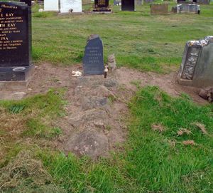 앨러턴 묘지에 있는 줄리아 레논의 묘지