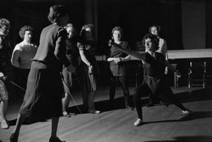 1944년 왕립음악원 학생들의 펜싱 수업 모습
