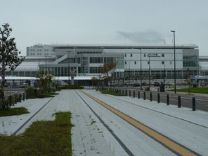 하치노헤역 서쪽 출구 광장(2021년 8월)