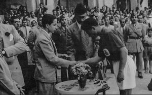 1948년 파이살 2세 국왕과 알미나 SC 선수단.